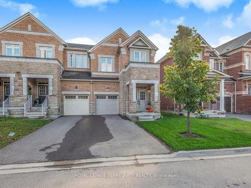 386 Chouinard Way, Aurora, ON - Outdoor With Facade