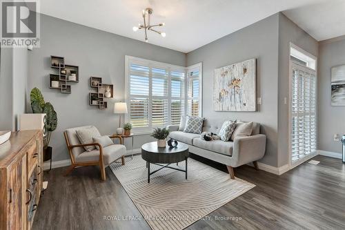 20 - 35 Midhurst Heights, Hamilton, ON - Indoor Photo Showing Living Room