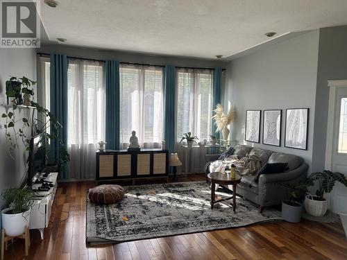 13335 Trail Way, Dawson Creek, BC - Indoor Photo Showing Living Room