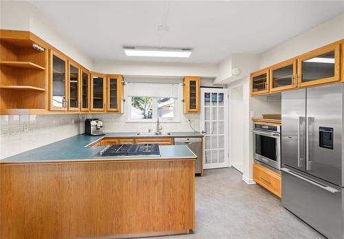 593 Lyndale Drive, Winnipeg, MB - Indoor Photo Showing Kitchen With Double Sink