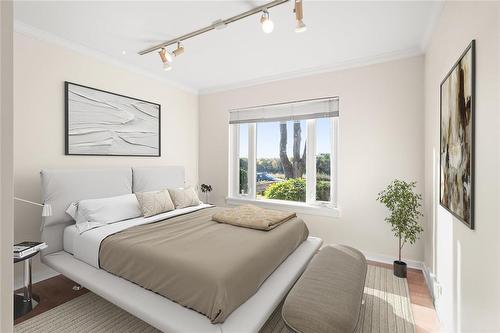 593 Lyndale Drive, Winnipeg, MB - Indoor Photo Showing Bedroom