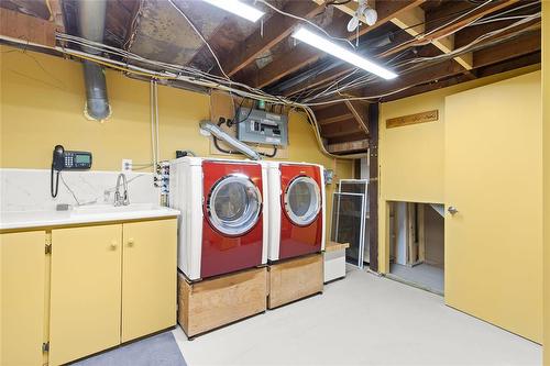 593 Lyndale Drive, Winnipeg, MB - Indoor Photo Showing Laundry Room