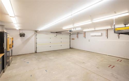 593 Lyndale Drive, Winnipeg, MB - Indoor Photo Showing Garage