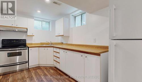 21 Crompton Drive, Barrie (Little Lake), ON - Indoor Photo Showing Kitchen