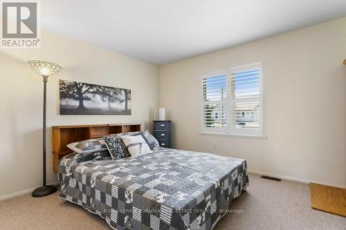 2247 Pathfinder Drive, Burlington, ON - Indoor Photo Showing Bedroom