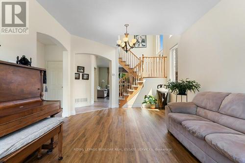 2247 Pathfinder Drive, Burlington, ON - Indoor Photo Showing Living Room