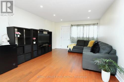 52 - 400 Bloor Street, Mississauga, ON - Indoor Photo Showing Living Room