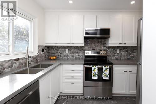 52 - 400 Bloor Street, Mississauga, ON - Indoor Photo Showing Kitchen With Double Sink With Upgraded Kitchen