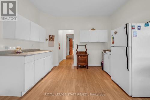 7 Robinson Street S, Grimsby, ON - Indoor Photo Showing Kitchen