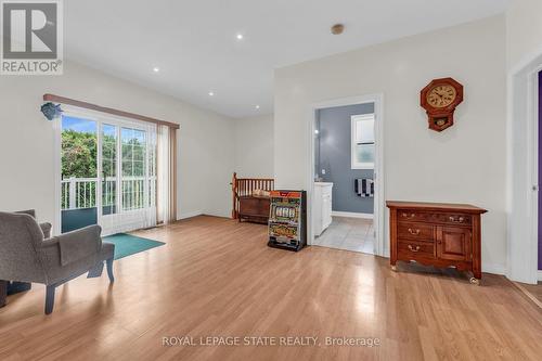 7 Robinson Street S, Grimsby, ON - Indoor Photo Showing Living Room