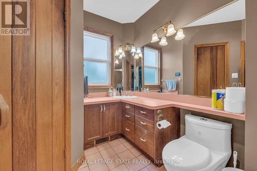 7 Robinson Street S, Grimsby, ON - Indoor Photo Showing Bathroom