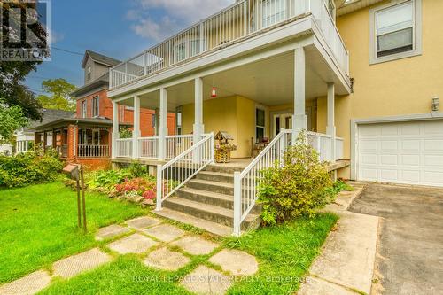 7 Robinson Street S, Grimsby, ON - Outdoor With Deck Patio Veranda With Facade