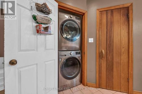 7 Robinson Street S, Grimsby, ON - Indoor Photo Showing Laundry Room