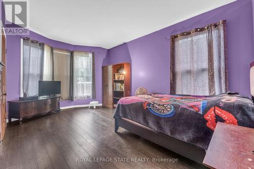 7 Robinson Street S, Grimsby, ON - Indoor Photo Showing Bedroom