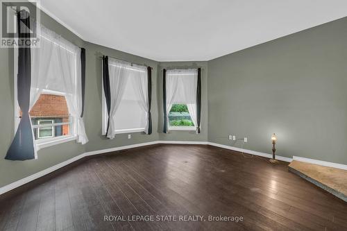 7 Robinson Street S, Grimsby, ON - Indoor Photo Showing Other Room