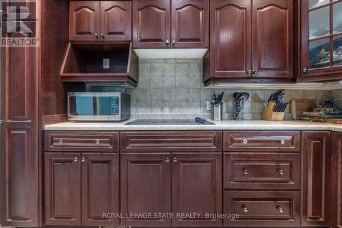 7 Robinson Street S, Grimsby, ON - Indoor Photo Showing Kitchen