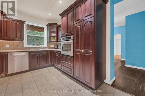 7 Robinson Street S, Grimsby, ON - Indoor Photo Showing Kitchen