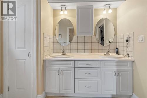 1436 Flanders Road, Brockville, ON - Indoor Photo Showing Bathroom