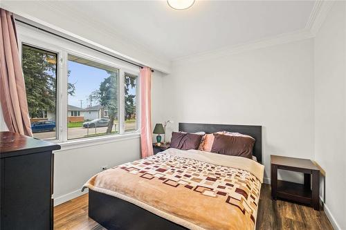 220 Bredin Drive, Winnipeg, MB - Indoor Photo Showing Bedroom