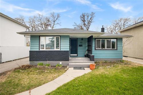 220 Bredin Drive, Winnipeg, MB - Outdoor