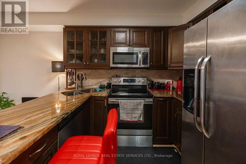 3582 Nablus Gate, Mississauga, ON - Indoor Photo Showing Kitchen With Double Sink