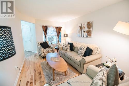 3582 Nablus Gate, Mississauga, ON - Indoor Photo Showing Living Room