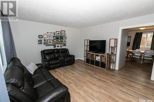 127 Atlantic Avenue, Kerrobert, SK - Indoor Photo Showing Living Room