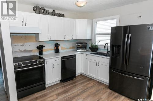 127 Atlantic Avenue, Kerrobert, SK - Indoor Photo Showing Kitchen With Double Sink