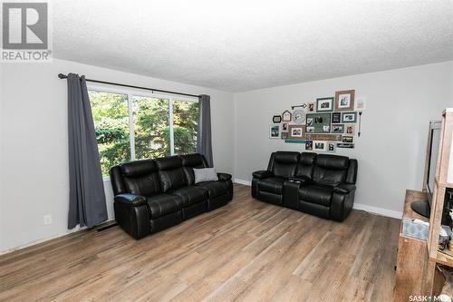 127 Atlantic Avenue, Kerrobert, SK - Indoor Photo Showing Living Room