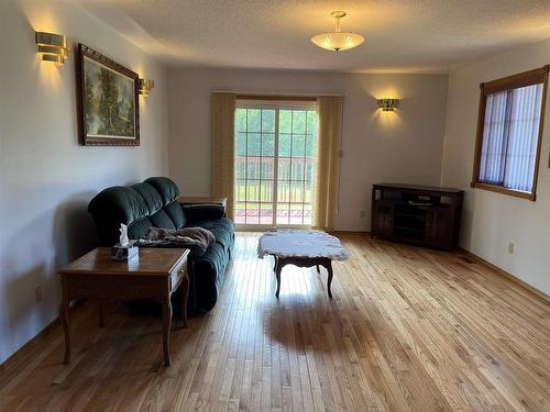 3590 Hwy 11/71, Devlin, ON - Indoor Photo Showing Living Room