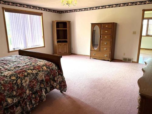 3590 Hwy 11/71, Devlin, ON - Indoor Photo Showing Bedroom