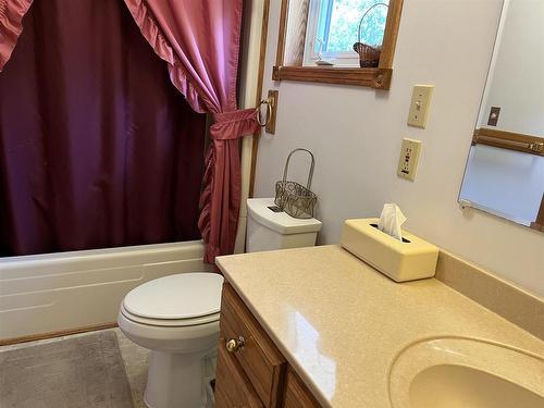 3590 Hwy 11/71, Devlin, ON - Indoor Photo Showing Bathroom