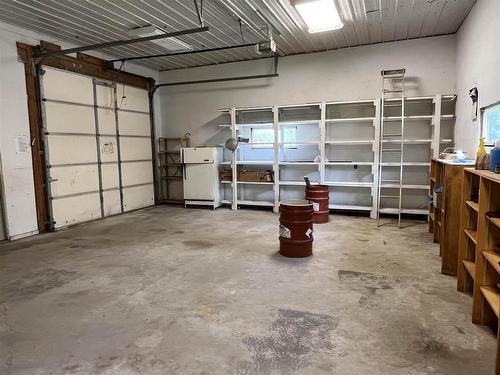 3590 Hwy 11/71, Devlin, ON - Indoor Photo Showing Garage