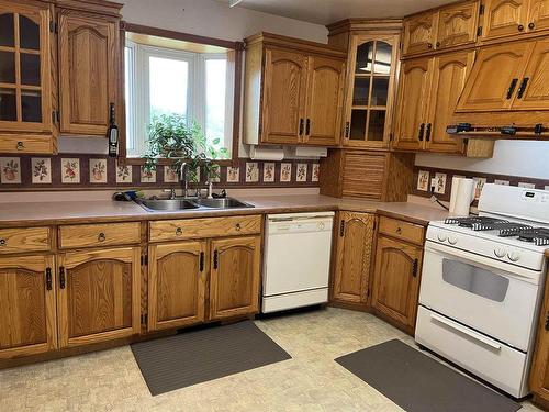 3590 Hwy 11/71, Devlin, ON - Indoor Photo Showing Kitchen With Double Sink