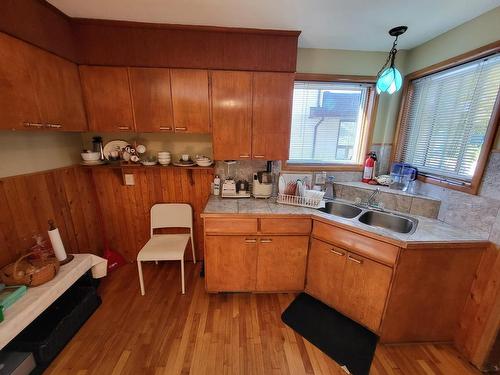 55 Secord Street, Thunder Bay, ON - Indoor Photo Showing Kitchen With Double Sink