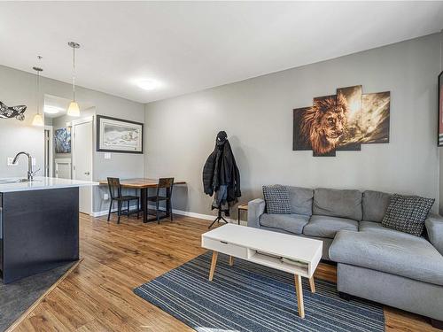 15-1406 Jingle Pot Rd, Nanaimo, BC - Indoor Photo Showing Living Room