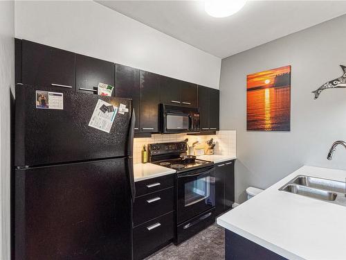 15-1406 Jingle Pot Rd, Nanaimo, BC - Indoor Photo Showing Kitchen With Double Sink