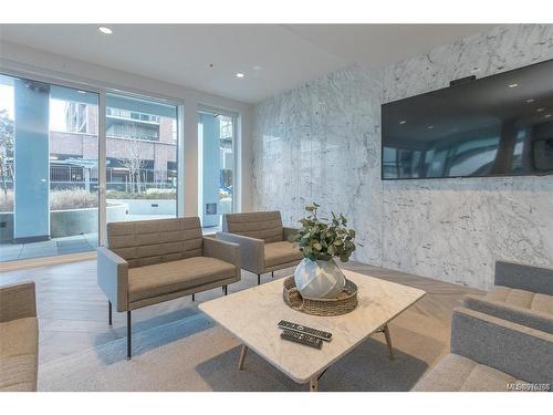 1108-777 Herald St, Victoria, BC - Indoor Photo Showing Living Room