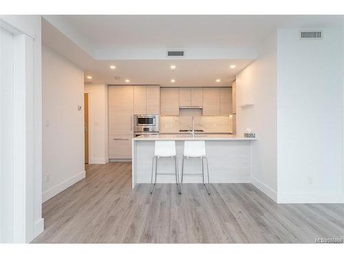 1108-777 Herald St, Victoria, BC - Indoor Photo Showing Kitchen