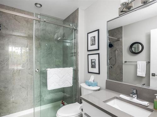 205-1460 Pandora Ave, Victoria, BC - Indoor Photo Showing Bathroom