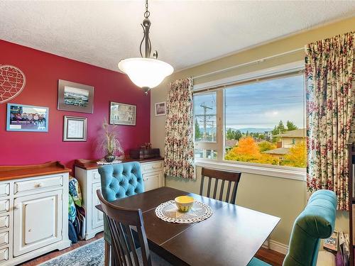 401-9975 Fifth St, Sidney, BC - Indoor Photo Showing Dining Room