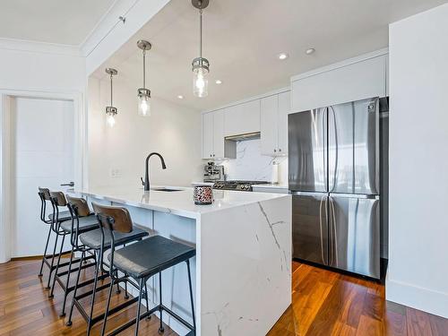 714-21 Dallas Rd, Victoria, BC - Indoor Photo Showing Kitchen With Upgraded Kitchen