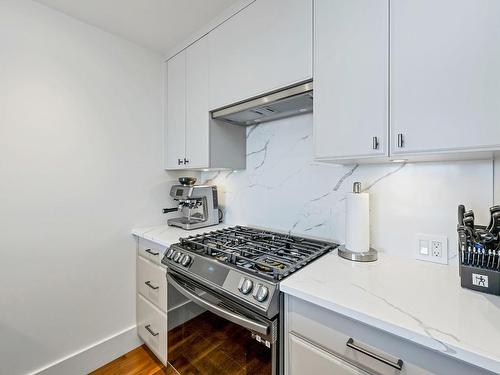 714-21 Dallas Rd, Victoria, BC - Indoor Photo Showing Kitchen