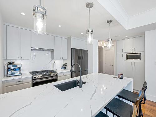 714-21 Dallas Rd, Victoria, BC - Indoor Photo Showing Kitchen With Upgraded Kitchen