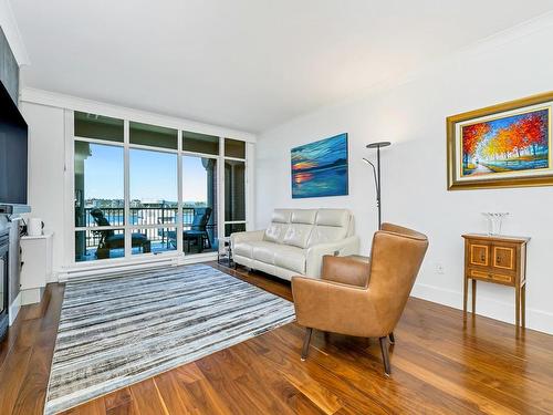 714-21 Dallas Rd, Victoria, BC - Indoor Photo Showing Living Room