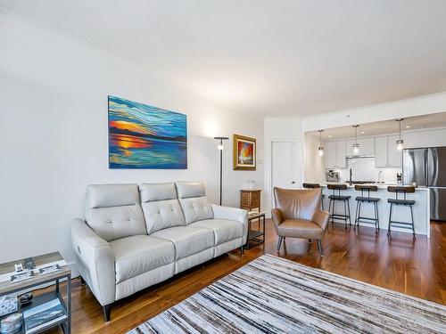 714-21 Dallas Rd, Victoria, BC - Indoor Photo Showing Living Room