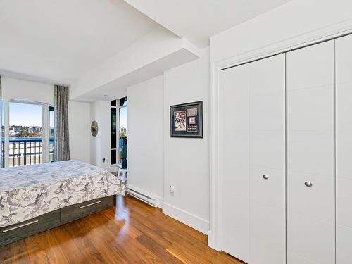 714-21 Dallas Rd, Victoria, BC - Indoor Photo Showing Bedroom