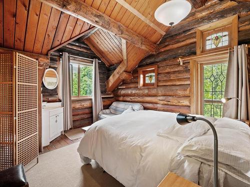 740 Glenacre Road, Kamloops, BC - Indoor Photo Showing Bedroom