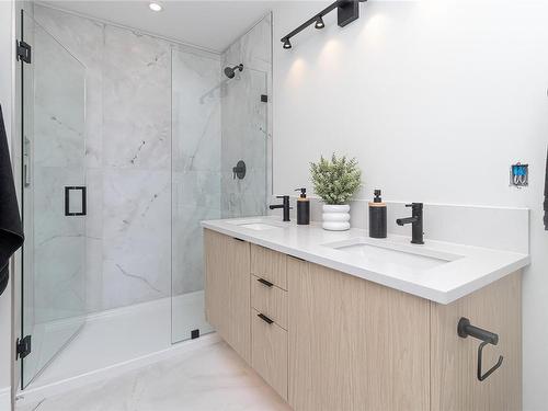 616-1810 Selenite Pl, Langford, BC - Indoor Photo Showing Bathroom