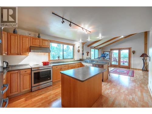 9109 Mackie Drive, Coldstream, BC - Indoor Photo Showing Kitchen